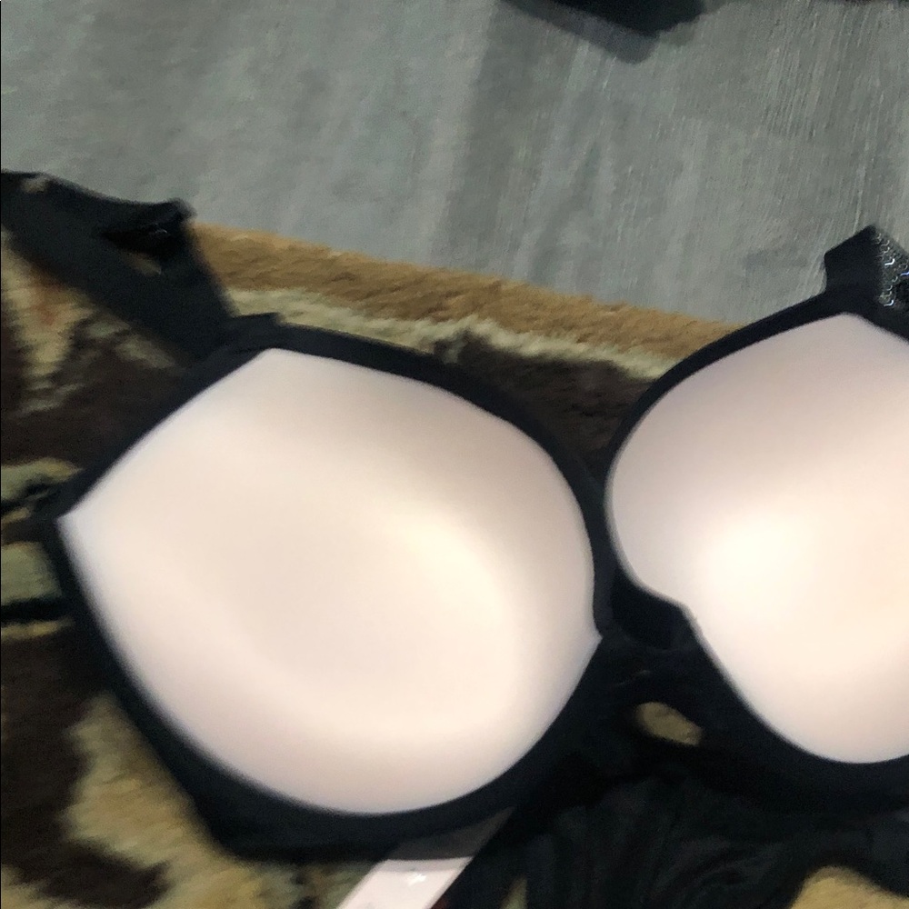 Victoria's Secret Black Lingerie Set with Logo Tag - Picture 5 of 7